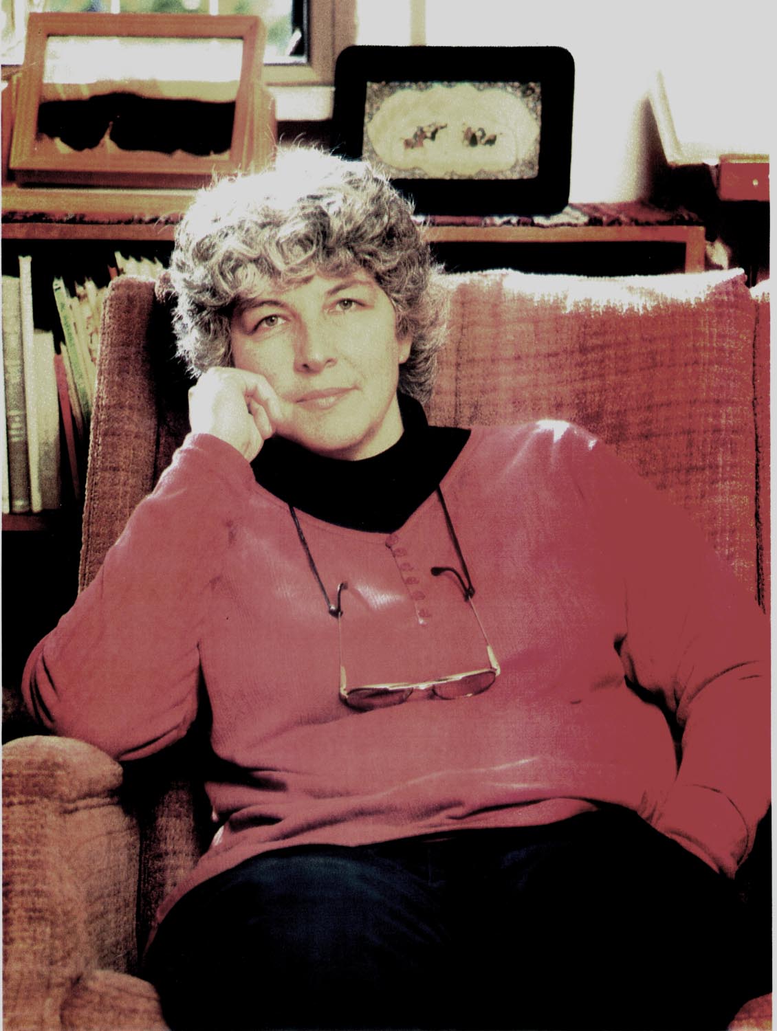 gila_in_armchair_liter.jpg